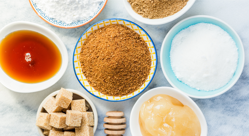 Mel ou açúcar: Entenda as diferenças e qual é a melhor escolha!